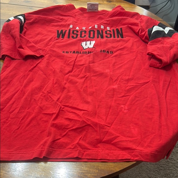 Wisconsin Badgers Red short Sleeve‎ Shirt - Picture 1 of 2